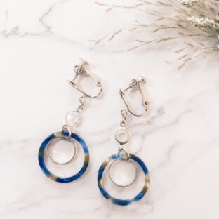 クリスタルとマーブルサークルのイヤリング