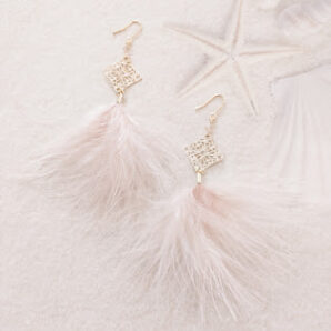 ふわふわパステルフェザーのピアス