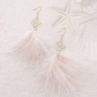 ふわふわパステルフェザーのピアス
