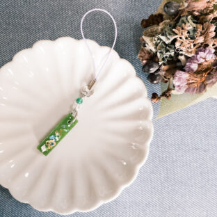 レジンと天然石のストラップ